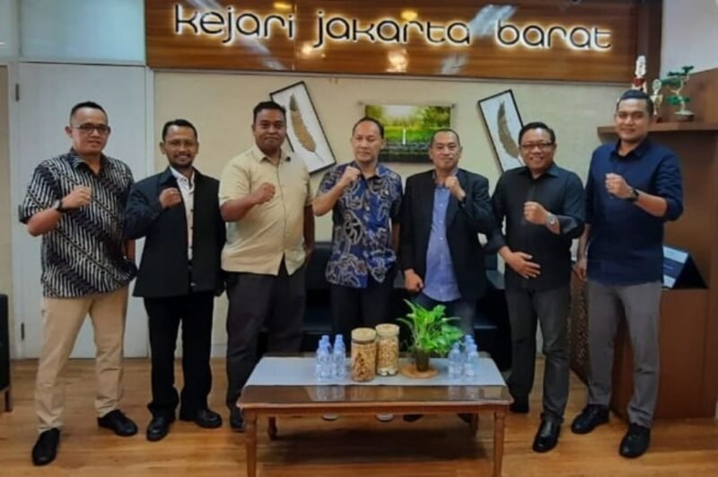 Tiga Ketua Pokja yang hadir dalam audiensi tersebut antara lain Ketua Pokja PWI Pengadilan dan Kejaksaan Negeri Jakarta Barat, Mukhlisin, Ketua Pokja PWI Wali Kota Jakarta Barat, Noto Prayitno, serta Ketua Pokja PWI Polres Metro Jakarta Barat, Teuku Faisal.