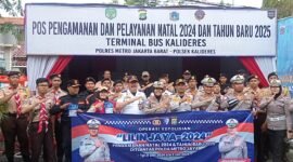 Pengelola Terminal Kalideres, Jakarta Barat bersama Kepolisian Ditlantas Polda Metro Jaya memastikan seluruh armada bus Antar Kota Antara Provinsi (AKAP) dalam kondisi laik jalan sebagai angkutan Natal dan Tahun Baru (Nataru) 2025.