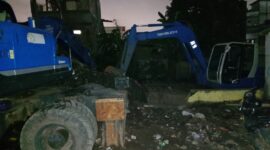 Pengerukan ini sudah dilakukan dari beberapa bulan yg lalu, namun hingga saat ini kegiatan tersebut belum selesai.