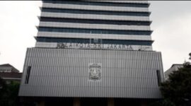 Jika Pemprov DKI Jakarta tidak segera merespon dengan serius, pihak-pihak yang merasa dirugikan, termasuk kuasa hukum Uci Sanusih, berencana untuk menggugat keputusan tersebut ke Pengadilan Tata Usaha Negara (PTUN).