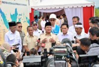 Pada peresmian ini, Presiden Prabowo turut didampingi oleh Menteri Energi dan Sumber Daya Mineral (ESDM) Bahlil Lahadalia, Menteri Badan Usaha Milik Negara (BUMN) Erick Thohir, Menteri Pekerjaan Umum Dody Hanggodo, Sekretaris Kabinet Teddy Indra Wijaya, Wakil Menteri ESDM Yuliot Tanjung, Direktur Utama PT PLN (Persero) Darmawan Prasodjo, Pj Gubernur Jawa Barat Bey Machmudin, dan Gubernur Jawa Barat Terpilih Dedi Mulyadi.