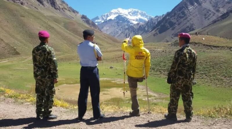 pendakian bukan hanya soal mencapai puncak, melainkan perjalanan kolektif yang menuntut tanggung jawab dan solidaritas. 