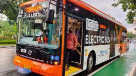 Pemprov telah membeli 100 unit bus Transjakarta listrik dan sejumlah kendaraan hybrid untuk memperkuat layanan transportasi publik.