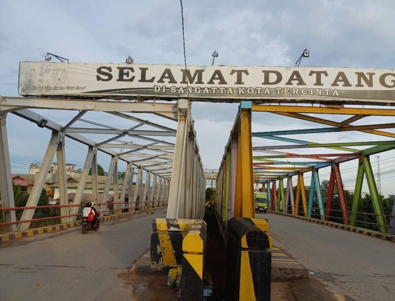 jangan kaget bila kita makan di warung makan dengan harga pecel lele Rp.40.000, maka bakso Rp. 40.000, sampai makan sarapan nasi kuning yang untuk sarapan seharga  Rp. 30.000.