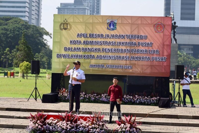 Selama satu bulan penuh petugas gabungan akan lakukan operasi terpadu melakukan penertiban parkir liar. Tidak hanya di bahu jalan dan trotoar, operasi juga menyasar pengelolaan parkir yang tidak sesuai aturan