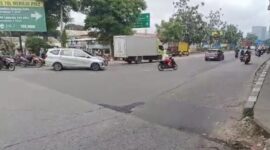 keamanan RW 11 kelurahan Cengkareng Timur akan melakukan patroli secara rutin untuk memastikan situasi lingkungan tetap aman dan terhindar dari kejahatan atau gangguan lainnya.