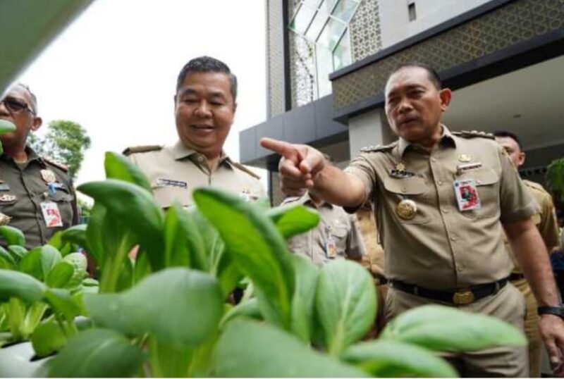 Kegiatan ini bertujuan untuk mendukung upaya pengelolaan sampah yang ramah lingkungan serta mengedepankan pertanian berbasis teknologi di tengah perkotaan.