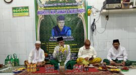 Acara diawali pada pukul 19.30 WIB dengan pembacaan tahlil dan doa, lalu dilanjutkan dengan pembacaan Maulid Simtudurror dan Hadroh, setelah itu santunan kepada 10 anak yatim berupa uang dan bingkisan