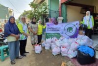 Aksi sosial ini dilakukan sebagai bentuk kepedulian Perwatusi terhadap warga yang terdampak bencana. 