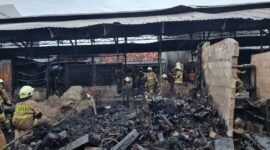 Puluhan Kios di Pasar Poncol Kawasan Bungur, Jakarta Pusat,Ludes terbakar pada Selasa pagi sekitar jam 03:20