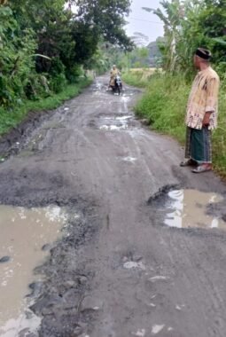 Jalan Rusak di Desa Cilangkap Kecamatan Kalang Anyar, Tak Kunjung di Perbaiki