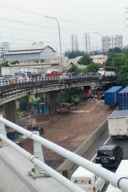 Meningkatnya Aktivitas Bongkar Muat di Pelabuhan Tanjung Priok Berdampak Pengiriman Barang Terganggu