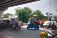 Sejumlah Pak Ogah yang kerap terlihat di Simpang Pesing