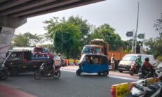 Keberadaan Pak Ogah di Simpang Pesing Resahkan Pengguna Jalan