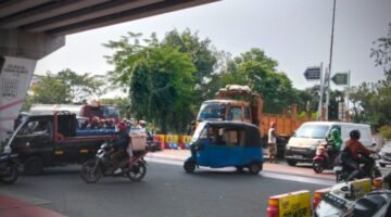 Sejumlah Pak Ogah yang kerap terlihat di Simpang Pesing