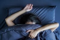 foto: ilustrasi orang tidur tarik selimut di pagi hari 