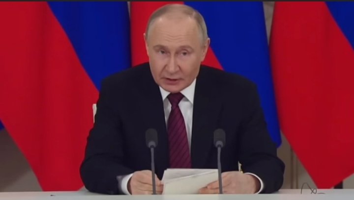 Presiden Rusia Vladimir Putin mengusulkan perundingan langsung dengan Ukraina yang dijadwalkan berlangsung pada 15 Mei di Istanbul. Putin menekankan bahwa tujuan utama dari pertemuan ini adalah untuk mencapai perdamaian yang langgeng
