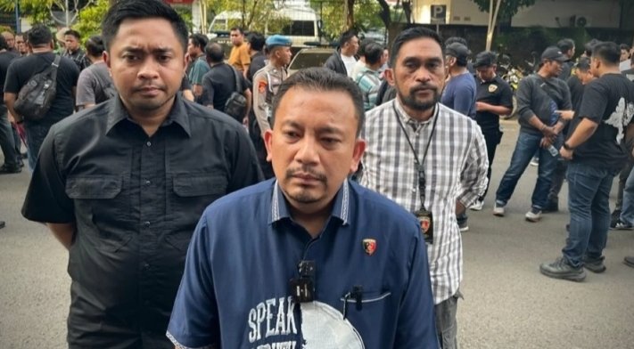 Polres Metro Jakarta Barat menangkap seorang penagih utang (debt collector) berinisial J, yang sempat Viral di media sosial 