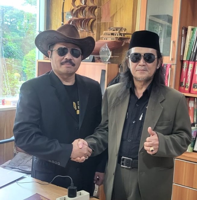 J,S TAMBUNAN SH. MH bersama 
EDWARD NAINGGOLAN M.Sc
