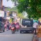 Pedagang Buah Kuasai Trotoar Jalan Kali Baru Timur, Warga Keluhkan Gangguan Akses Pejalan Kaki