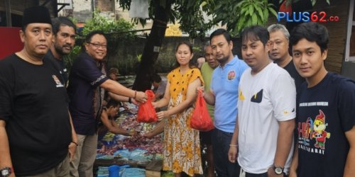 PWI Jakarta Barat Sembelih Tiga Kambing dalam Kegiatan Kurban di Tengah Pemukiman Warga
