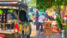 Warga menyayangkan maraknya PKL yang tiba-tiba membuka lapak di trotoar membuat pejalan kaki terpaksa melewati badan jalan. 