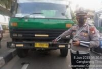 Lalu lintas Padat Ada Truk Kontainer Alami Gangguan di Exit Tol Cengkareng
