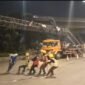 Polsek Cilincing Bongkar Gawang Pembatas Ketinggian Yang Membahayakan Pengguna Jalan