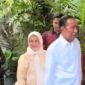 Presiden ke-7 Republik Indonesia, Joko Widodo, menyapa ribuan warga yang sudah memadati kediamannya di Solo