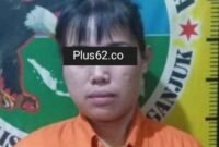 TRM ditangkap aparat kepolisian diduga menyelundupkan obat terlarang jenis pil LL ke dalam Lembaga Pemasyarakatan (Lapas) Kelas IIB nganjuk dengan cara mencampurkannya ke dalam makanan.