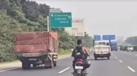 Tangkapan layar video viral aksi nekat pengendara motor di jalan tol Jagorawi 