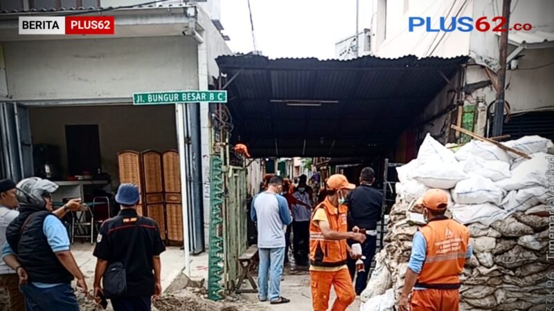 Kelurahan Bungur, Kecamatan Senen, Jakarta Pusat melakukan pembongkaran terhadap bangunan liar 