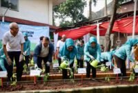 Wali Kota Jakarta Pusat menghadiri tanam serentak yang diinisiasi Dinas Ketahanan Pangan, Kelautan dan Pertanian (KPKP) berkolaborasi dengan PKK se-DK