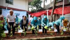 Wali Kota Jakarta Pusat menghadiri tanam serentak yang diinisiasi Dinas Ketahanan Pangan, Kelautan dan Pertanian (KPKP) berkolaborasi dengan PKK se-DK