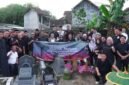 Dalam sambutannya, Dr. Nasrullah Nawawi menyampaikan apresiasi kepada pihak keluarga yang telah mengizinkan rombongan untuk berziarah. Ia juga mengenang almarhum sebagai sosok yang rendah hati, bersahaja, dan memiliki dedikasi tinggi terhadap dunia advokat.