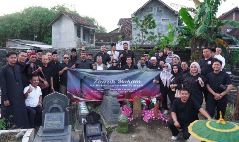 Dalam sambutannya, Dr. Nasrullah Nawawi menyampaikan apresiasi kepada pihak keluarga yang telah mengizinkan rombongan untuk berziarah. Ia juga mengenang almarhum sebagai sosok yang rendah hati, bersahaja, dan memiliki dedikasi tinggi terhadap dunia advokat.