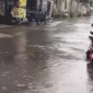 Foto Tangkapan layar memperlihatkan banjir diguyur hujan deras