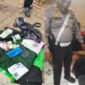 Dari hasil penggeledahan, polisi menemukan sejumlah barang bukti mencurigakan dari tas jinjing pelaku, di antaranya satu pucuk senjata api rakitan jenis FN berikut dua butir amunisi, dua kunci leter T dengan empat mata kunci, serta sebilah pisau lengkap dengan sarungnya.
