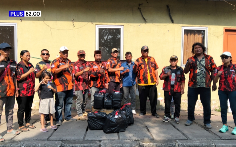 Pemuda Pancasila Ranting Kapuk Gelar Aksi Sosial Bagikan 350 Nasi Kotak Ke Pengguna Jalan