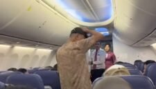 pria berinisial H diturunkan secara paksa dari pesawat Lion Air nomor penerbangan JT-308 rute Jakarta–Kualanamu, setelah berteriak dan mengancam adanya bom di dalam pesawat.