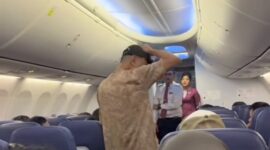 pria berinisial H diturunkan secara paksa dari pesawat Lion Air nomor penerbangan JT-308 rute Jakarta–Kualanamu, setelah berteriak dan mengancam adanya bom di dalam pesawat.