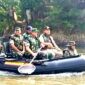 Pangdam Jaya Mayjen TNI Deddy Suryadi memimpin langsung kegiatan bersih-bersih Sungai Ciliwung di kawasan Jembatan Besi, Jakarta Barat, Sabtu (9/8/2025). 
