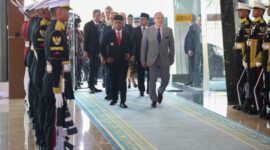 Gubernur Banten Andra Soni mendampingi Menteri Perdagangan (Mendag) Budi Santoso dalam penyambutan Presiden Republik Peru, Dina Ercilia Boluarte Zegarra, di Terminal 3 VVIP Bandara Internasional Soekarno-Hatta,(Dok.Istw)