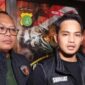 Kanit Reskrim Polsek Tambora Akp Sudrajat Djumantara melalui Tim Opsnal Reskrim Polsek Tambora melakukan pengecekan barang bawaan dan memberikan edukasi kepada pelajar sma tersebut.
