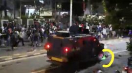 Foto tangkapan layar video viral kendaraan taktis Brimob lindas ojol,(dok.istimewa)