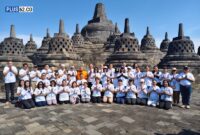 Umat Buddha provinsi DKI Jakarta melaksanakan kegiatan Dhammayatra atau berkunjung dan melakukan doa di Candi Agung Borobudur dan Candi Mendut