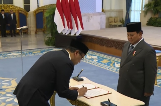 Foto Purbaya Yudi Sadewa penandatanganan berita acara Menteri Keuangan (dok. istimewa)