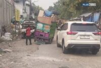 Kondisi Jalan Rusak di Kali Baru Timur  RT 07/RW 10, Kelurahan Kapuk, Cengkareng, Jakarta Barat, hingga kini masih memprihatinkan. (Dok plu62.co)