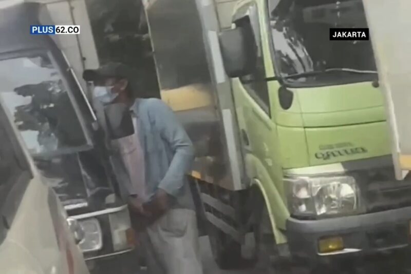 Foto tangkapan layar video viral diduga aksi pemalakan (dok.istimewa)