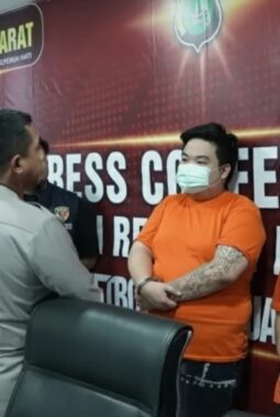 Polres Jakbar Tangkap Dua Pengelola Situs Judi Online Raup Ratusan Juta dalam Tiga Bulan